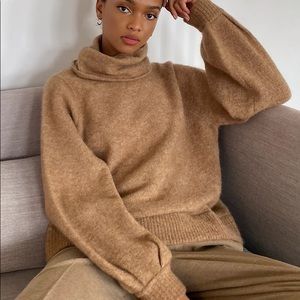 Aritzia The Group by Babaton Adichie Sweater